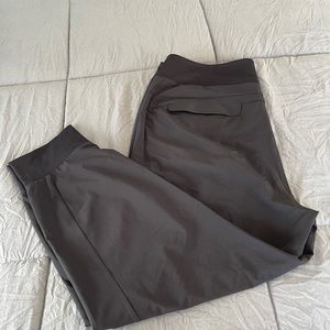 Athleta joggers crop length